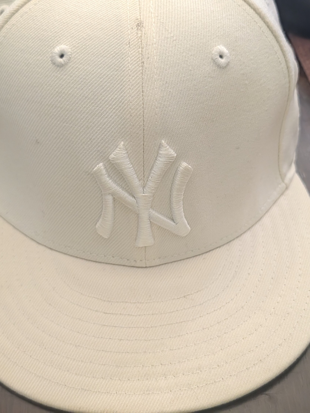 White New York Yankees Embroidered Baseball Cap - Men's